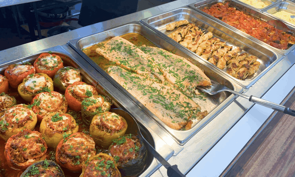 フィンランド　ランチビュッフェ